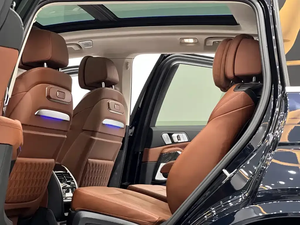 BMW X7 M60i — фото 8