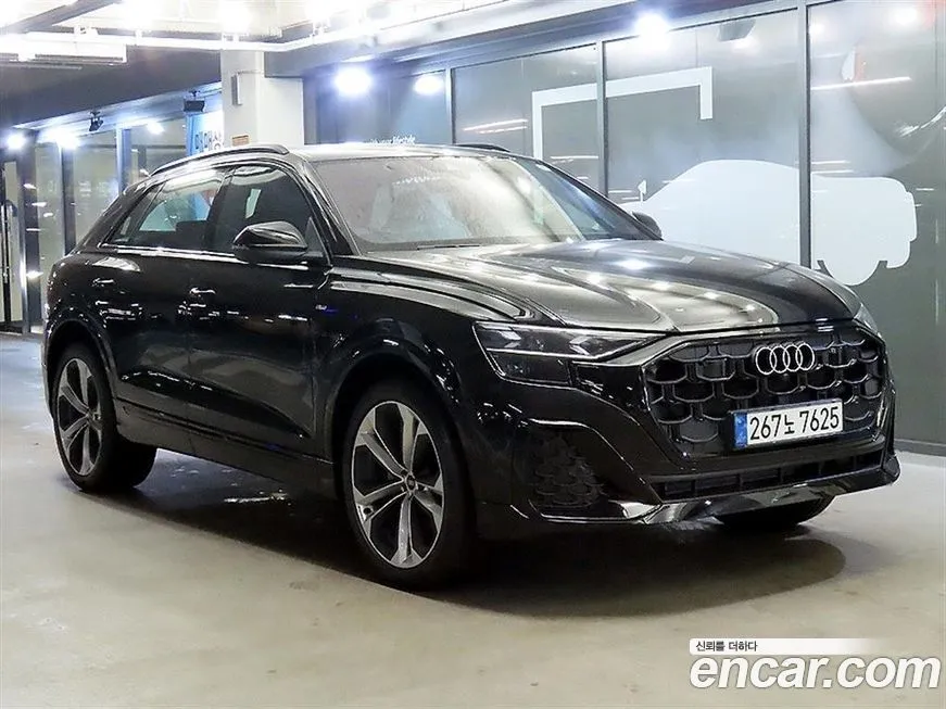 Audi Q8 — фото 1