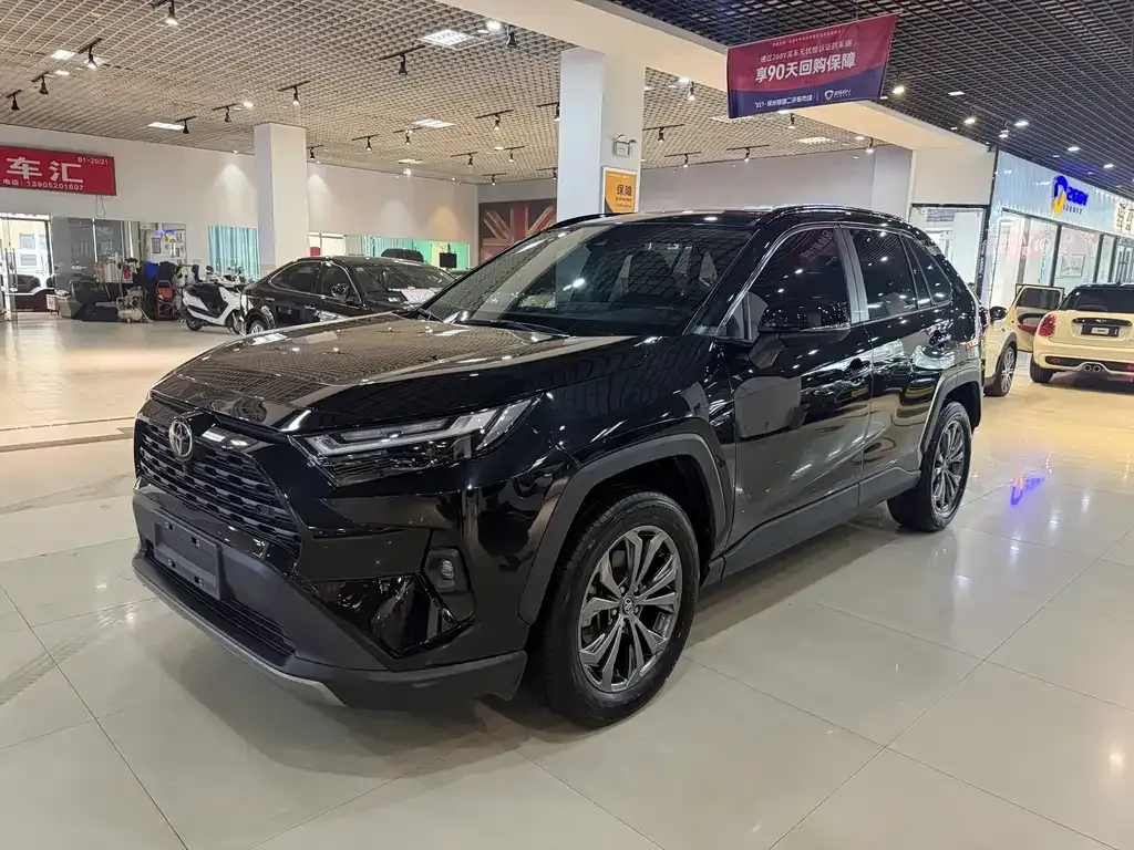 Toyota RAV4 — фото 1