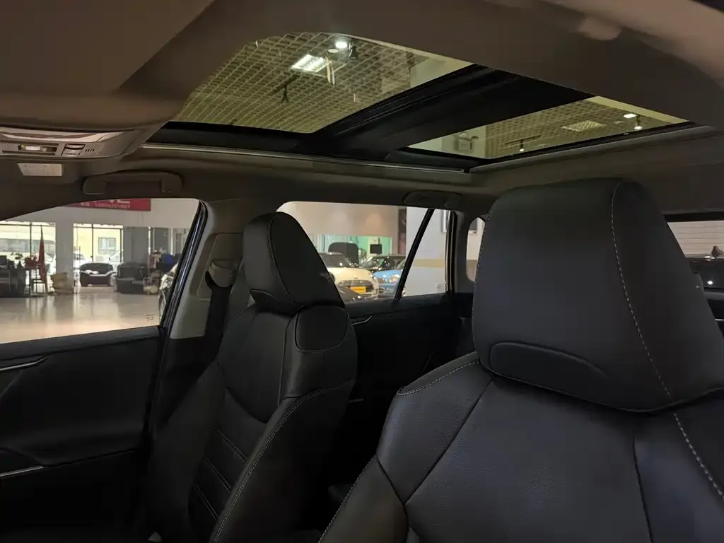 Toyota RAV4 — фото 10