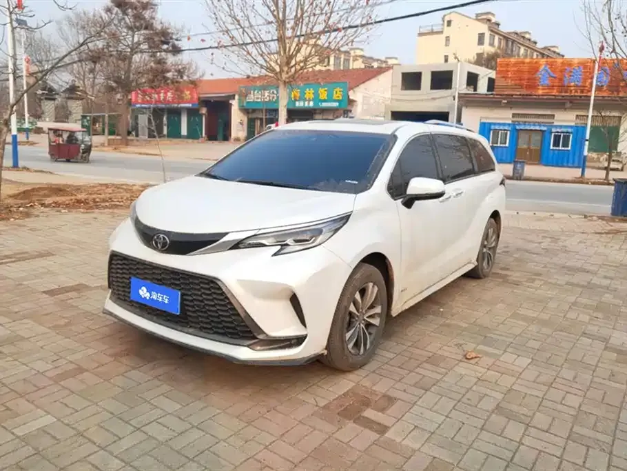 Toyota Granvia — фото 1