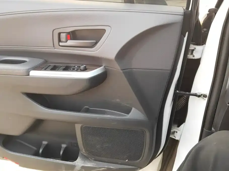 Toyota Granvia — фото 3