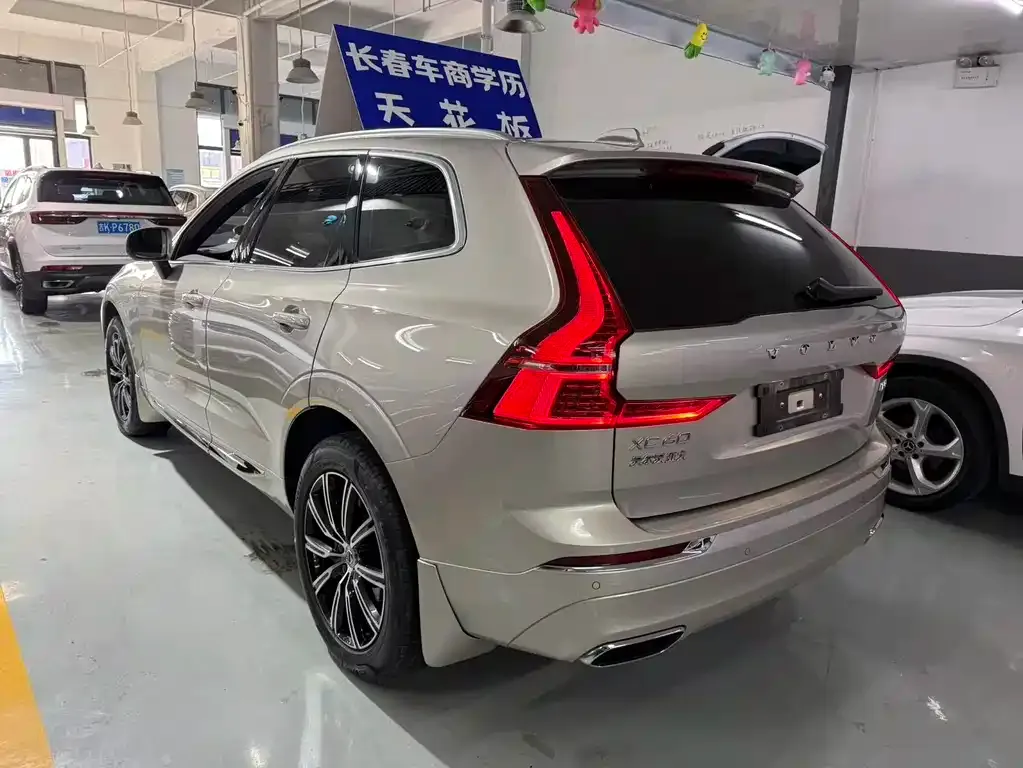 Volvo XC60 — фото 10