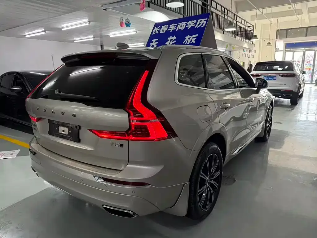 Volvo XC60 — фото 7