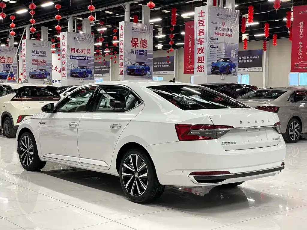 Skoda Superb — фото 5