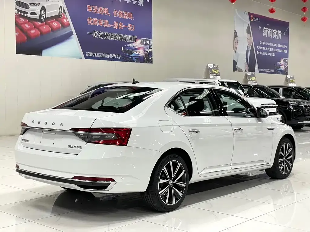 Skoda Superb — фото 4