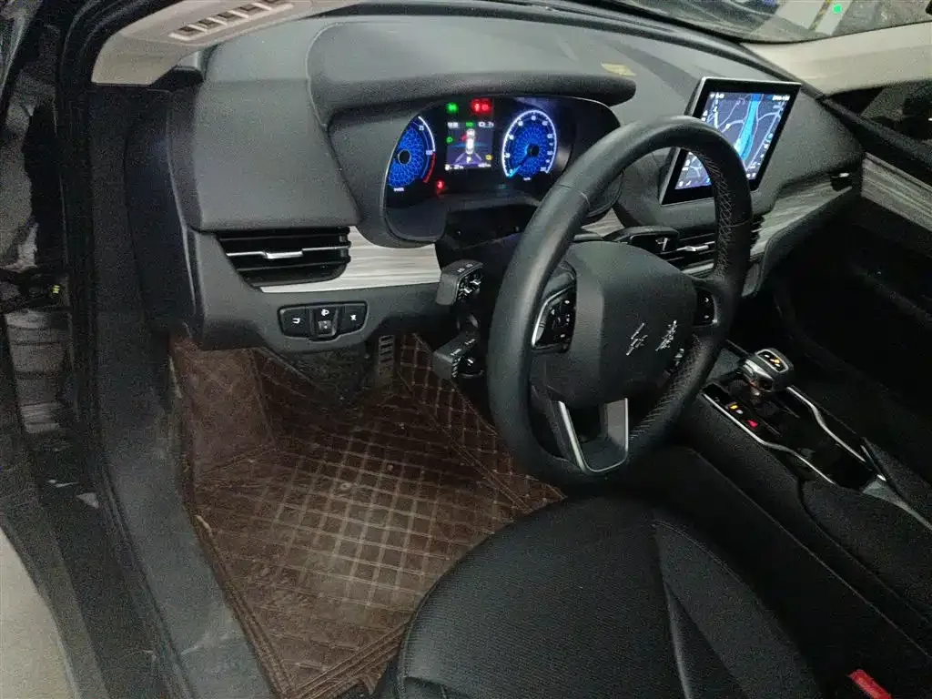 Hongqi E-QM5 — фото 10