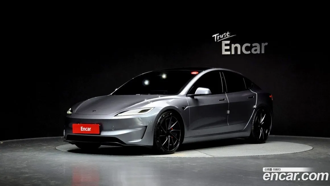 Tesla Model 3 — фото 1