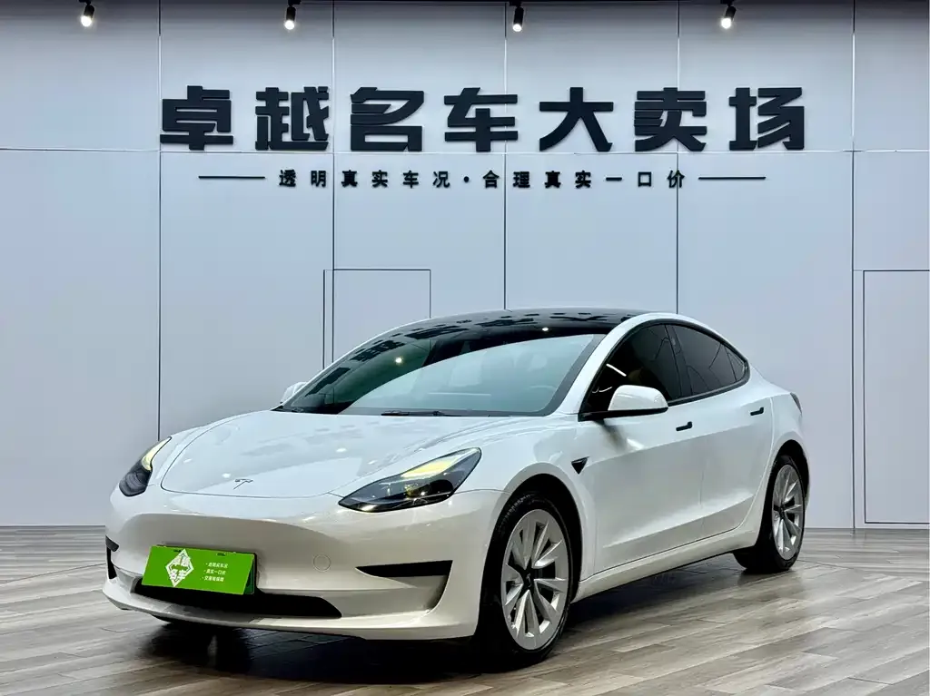 Tesla Model 3 — фото 1