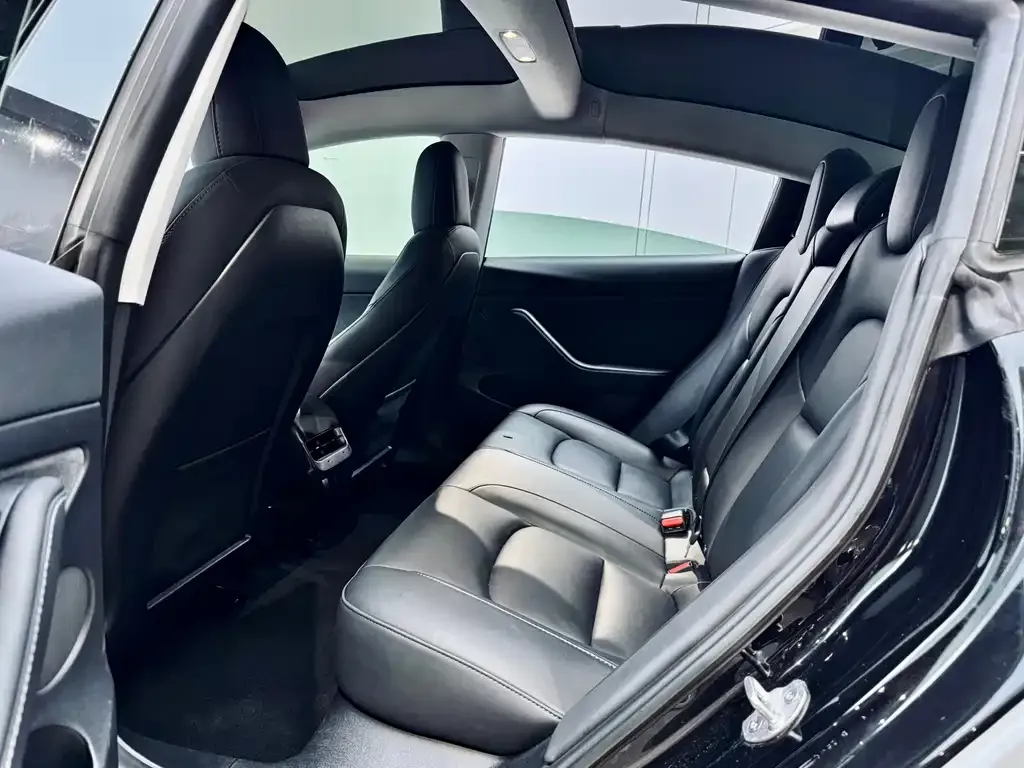 Tesla Model 3 — фото 10