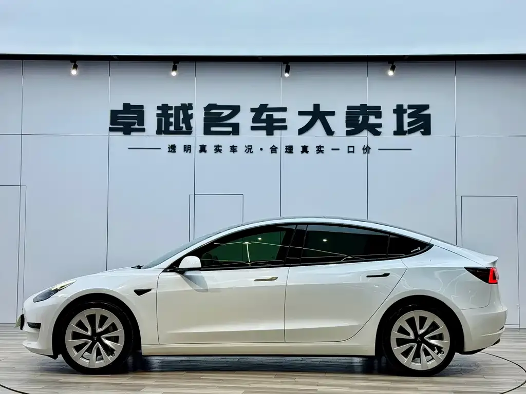 Tesla Model 3 — фото 4