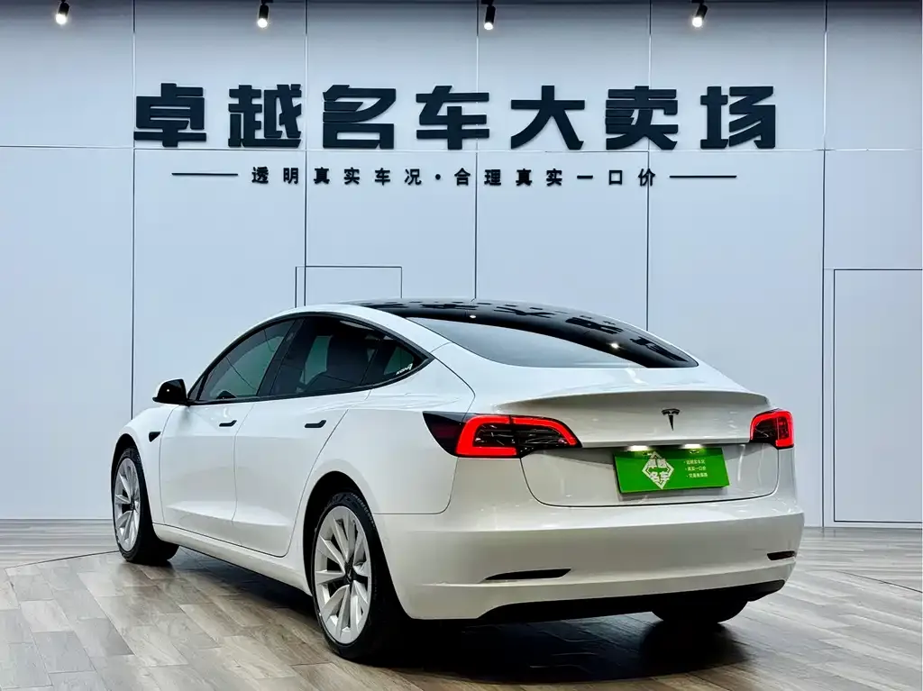 Tesla Model 3 — фото 5