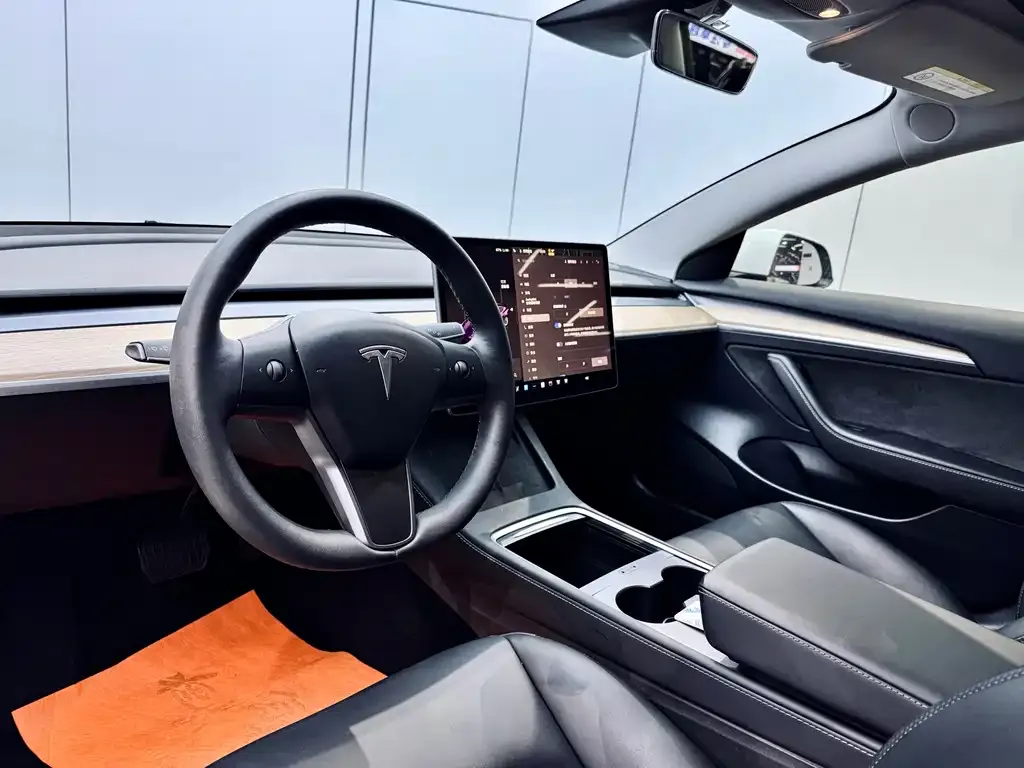Tesla Model 3 — фото 8