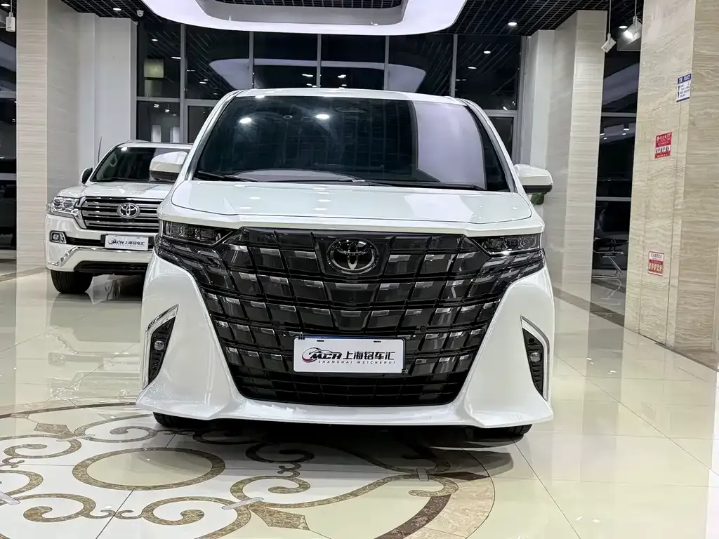 Toyota Alphard — фото 2
