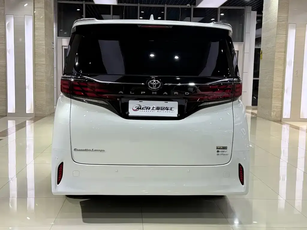 Toyota Alphard — фото 3