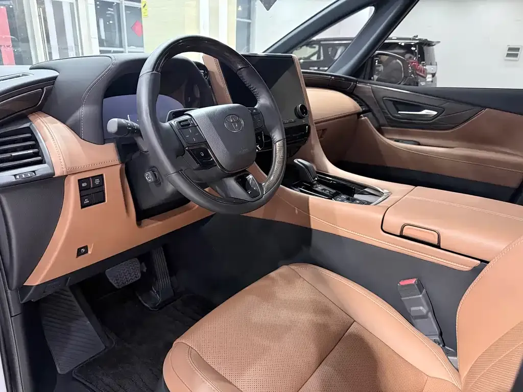 Toyota Alphard — фото 6