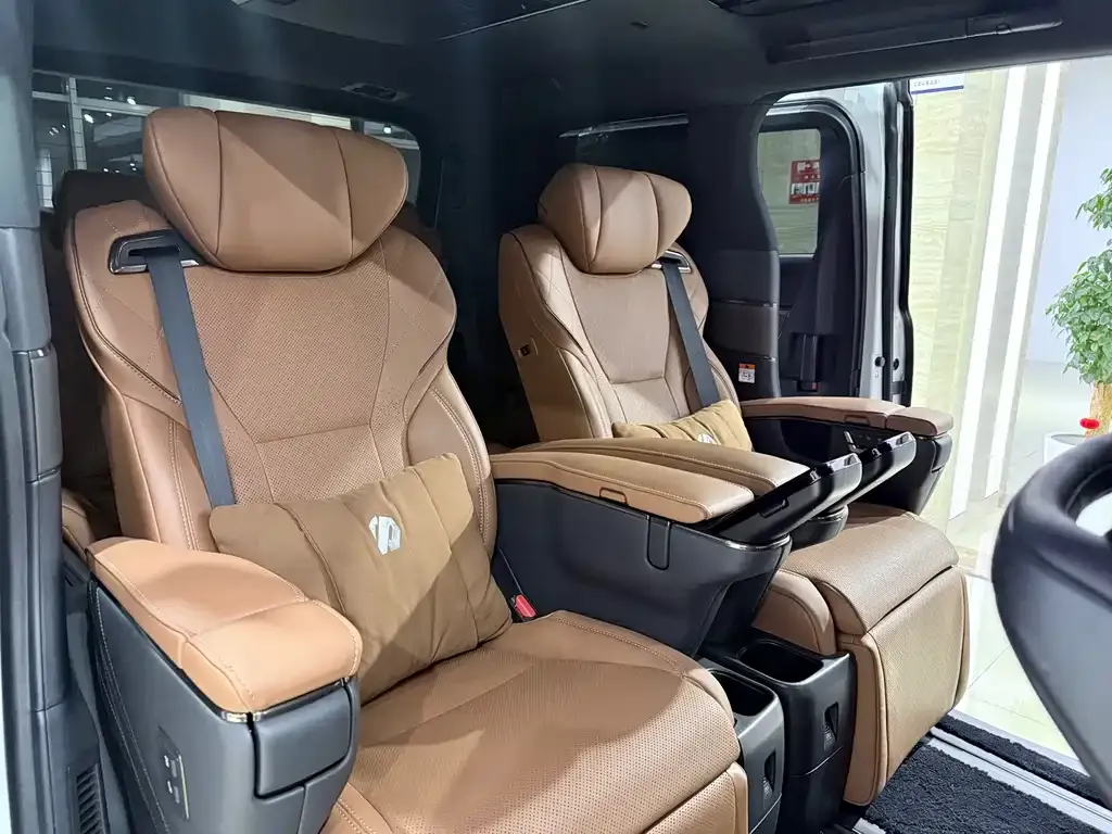 Toyota Alphard — фото 4