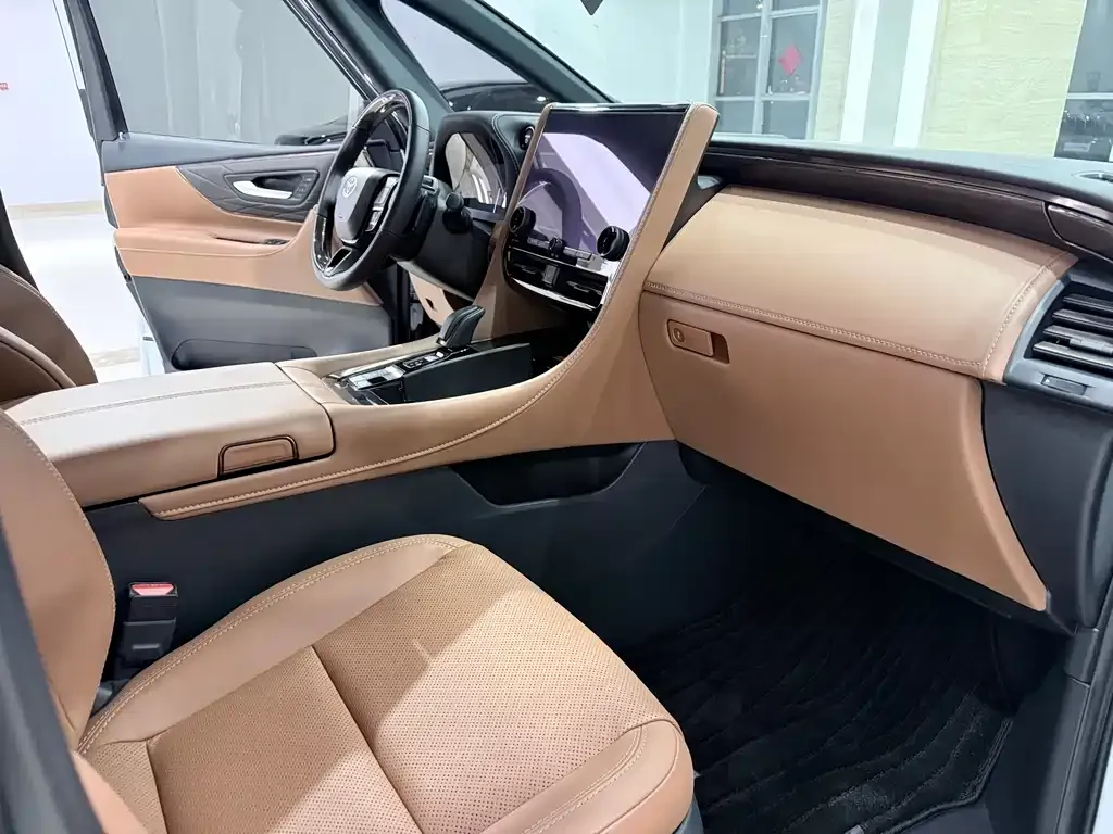 Toyota Alphard — фото 10
