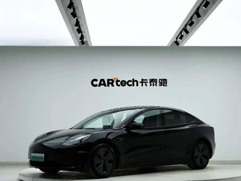 Tesla Model 3 — фото 1