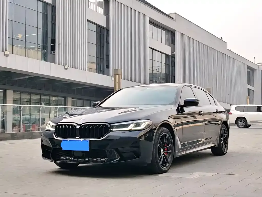 BMW 5 Series — фото 1