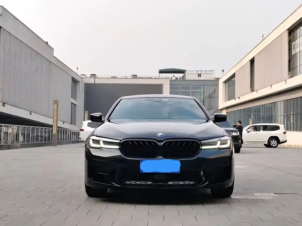 BMW 5 Series — фото 9