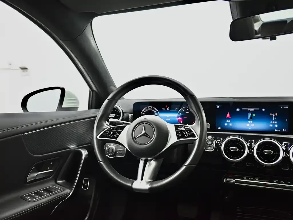 Mercedes-Benz A-Class — фото 9
