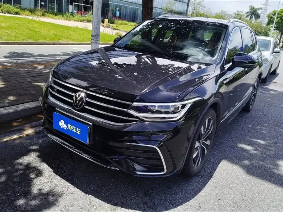 Volkswagen Tiguan L — фото 1