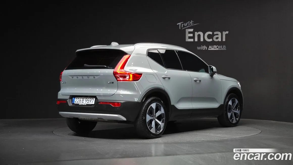 Volvo XC40 — фото 3