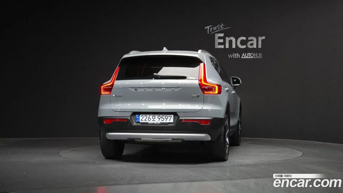 Volvo XC40 — фото 7