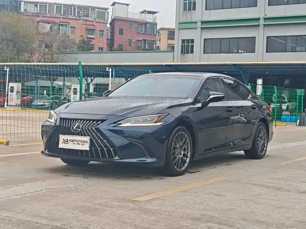 Lexus ES — фото 1