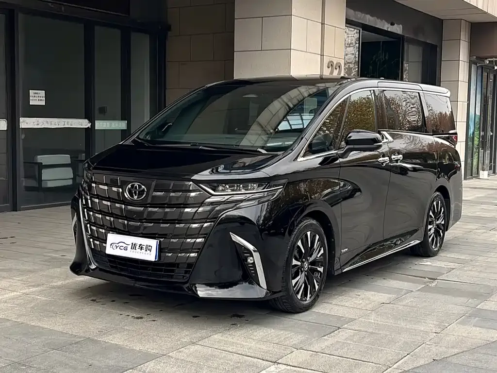 Toyota Alphard — фото 1