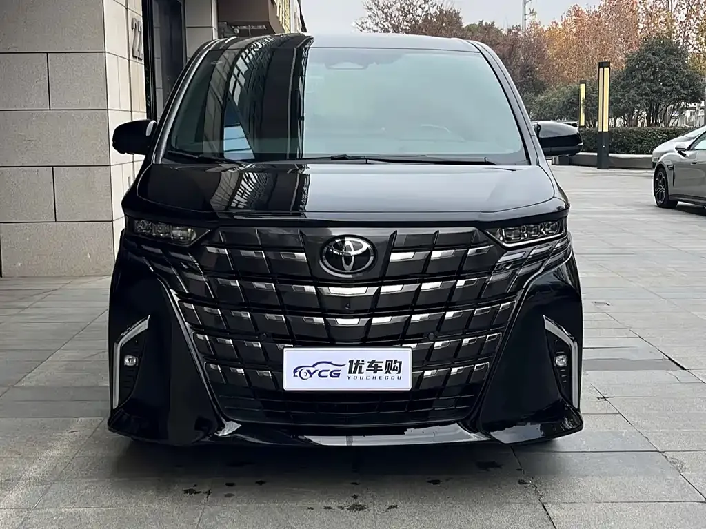 Toyota Alphard — фото 4