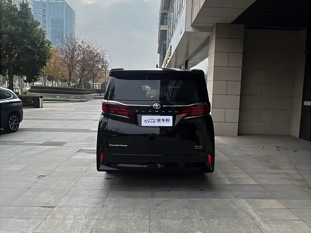 Toyota Alphard — фото 5
