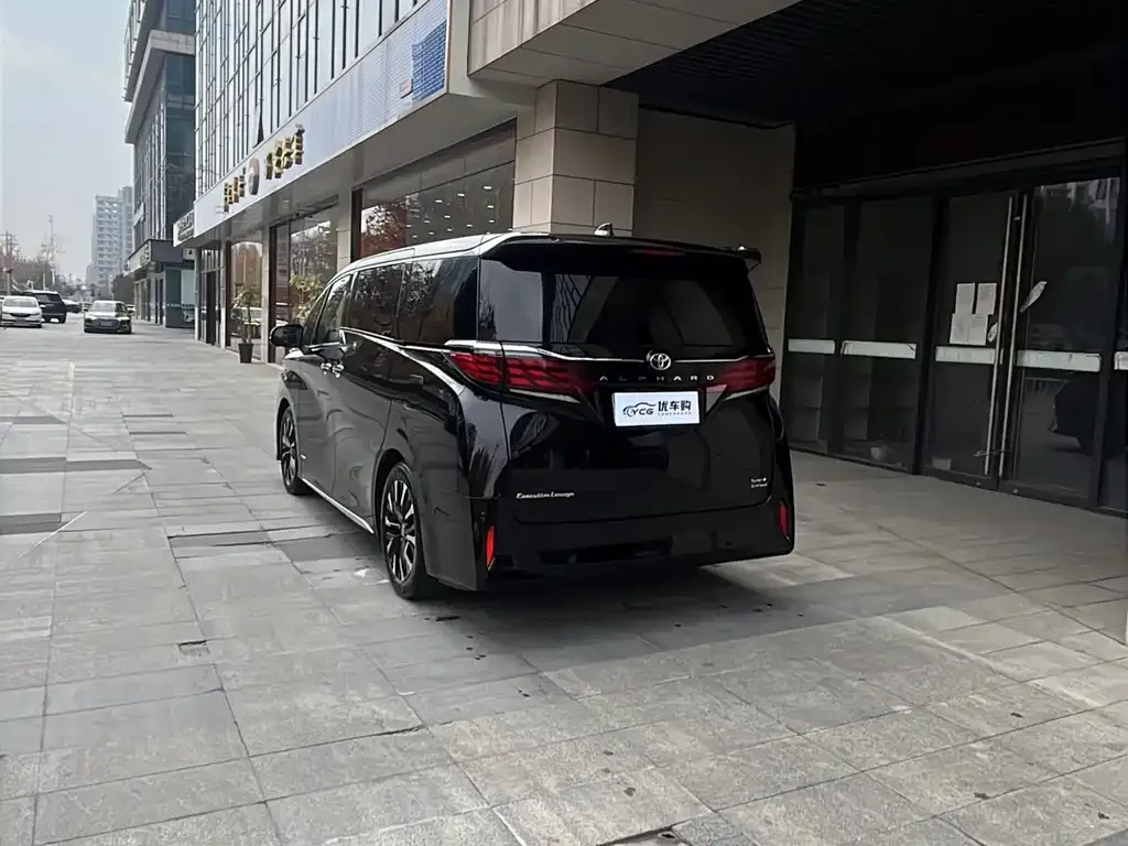 Toyota Alphard — фото 3