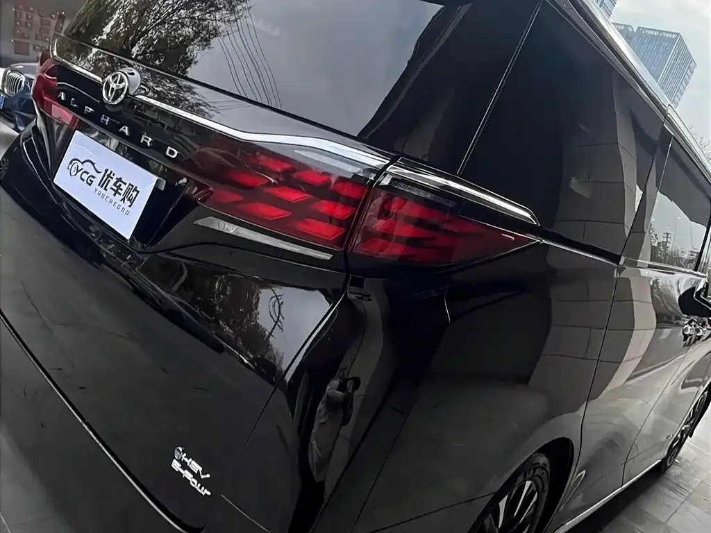 Toyota Alphard — фото 8