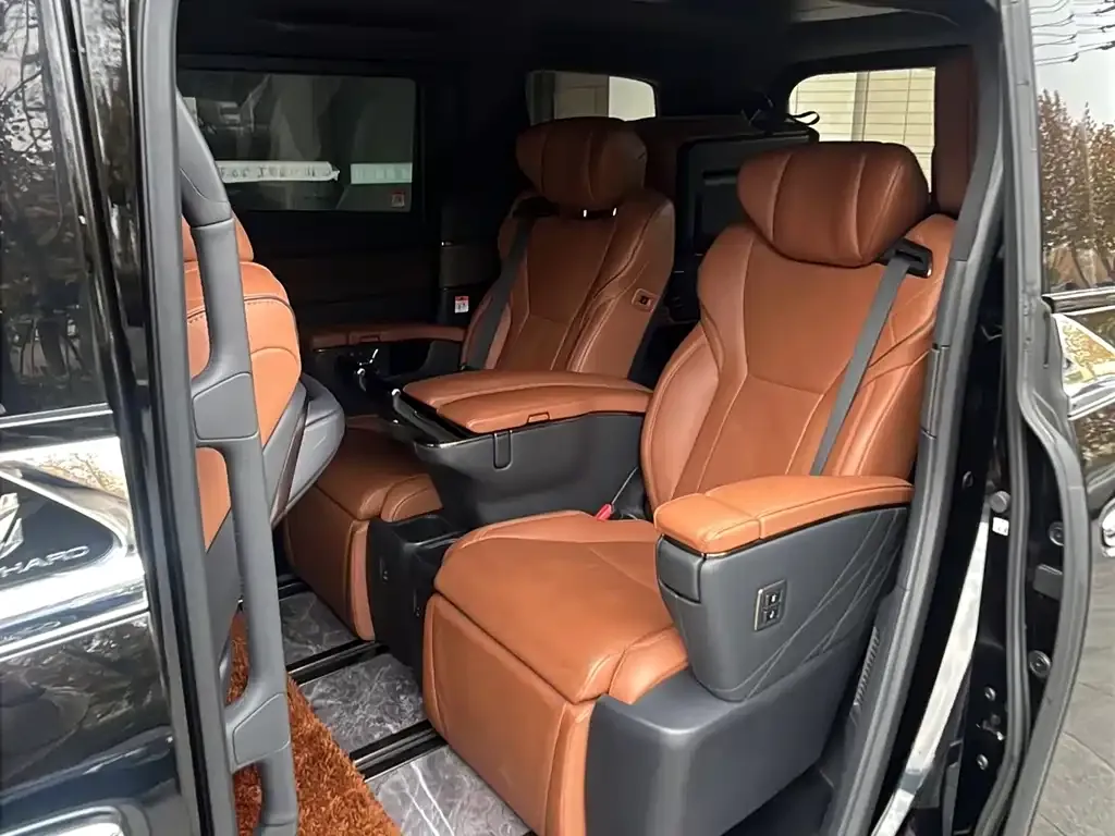 Toyota Alphard — фото 6