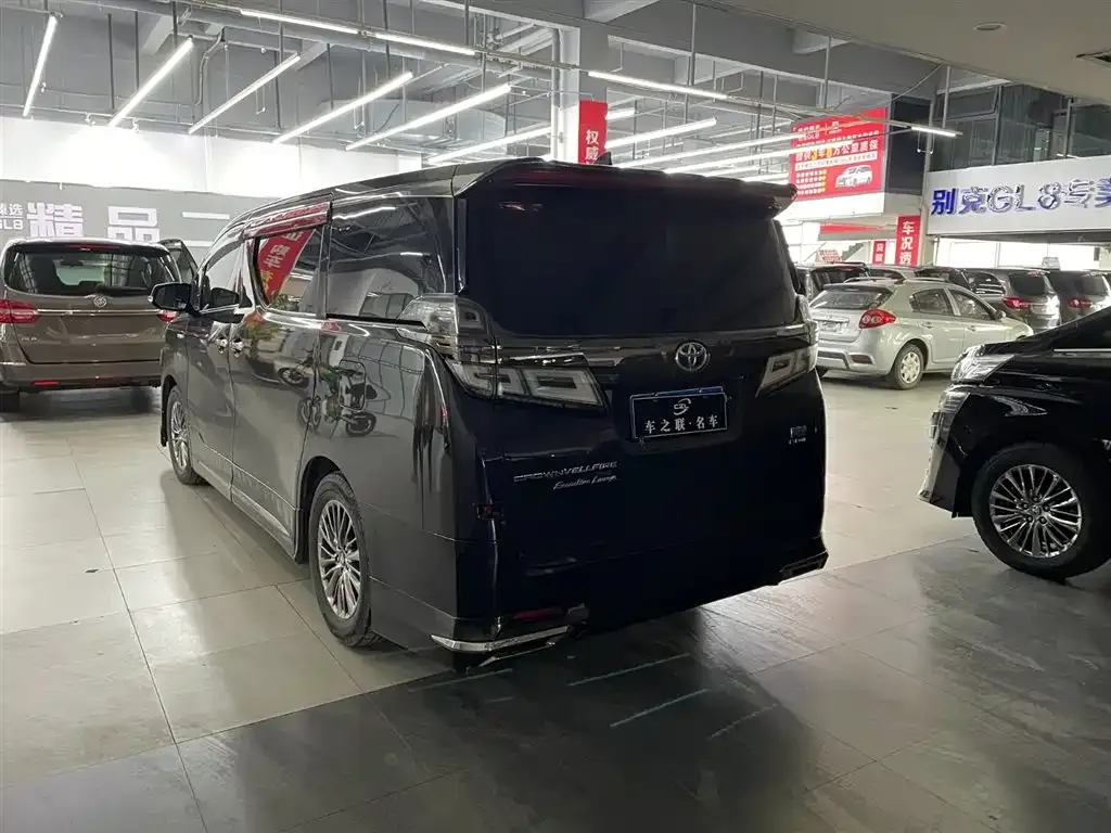 Toyota Vellfire — фото 10