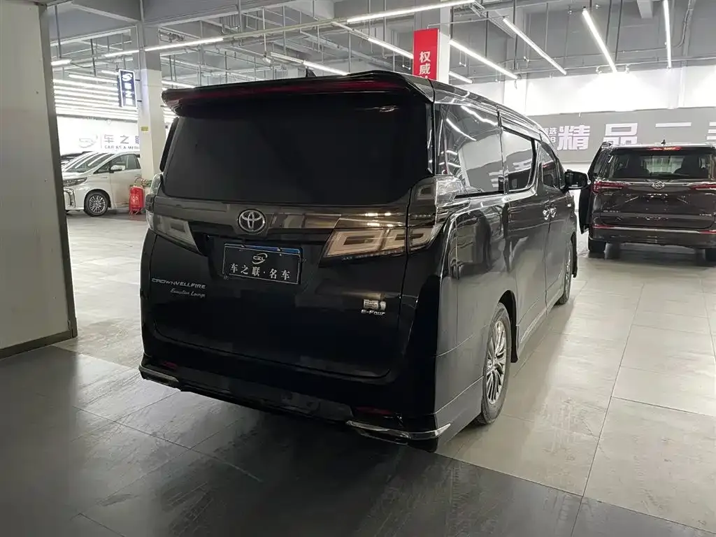 Toyota Vellfire — фото 6