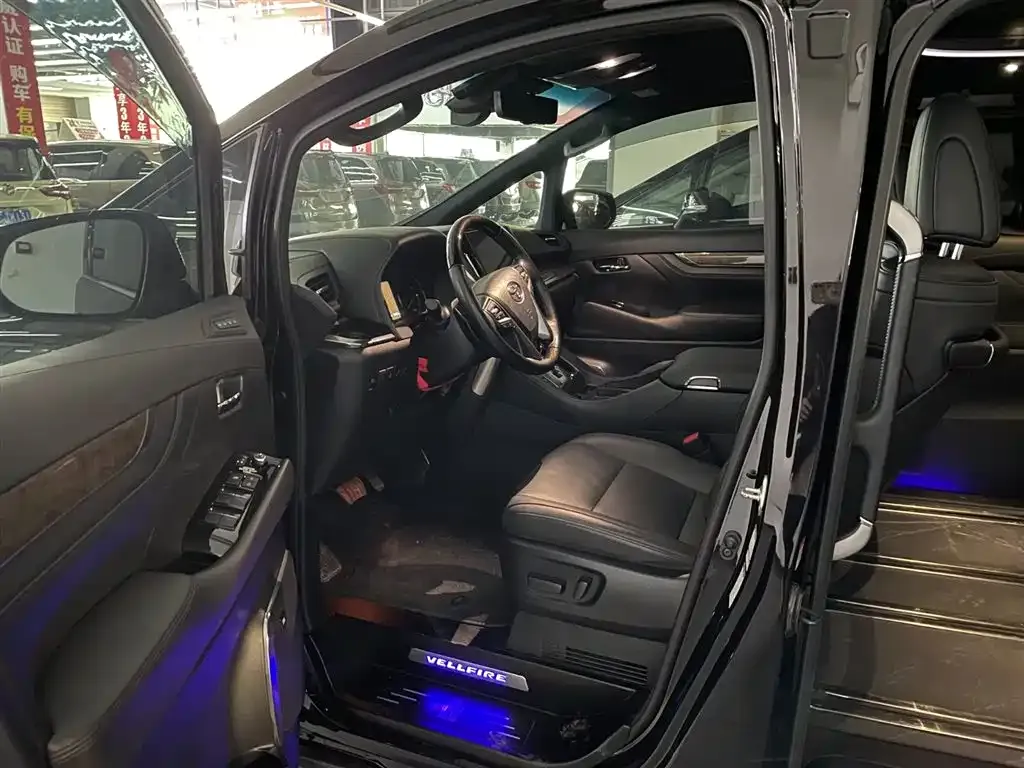 Toyota Vellfire — фото 8