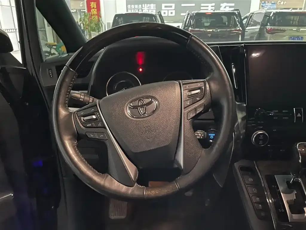 Toyota Vellfire — фото 4