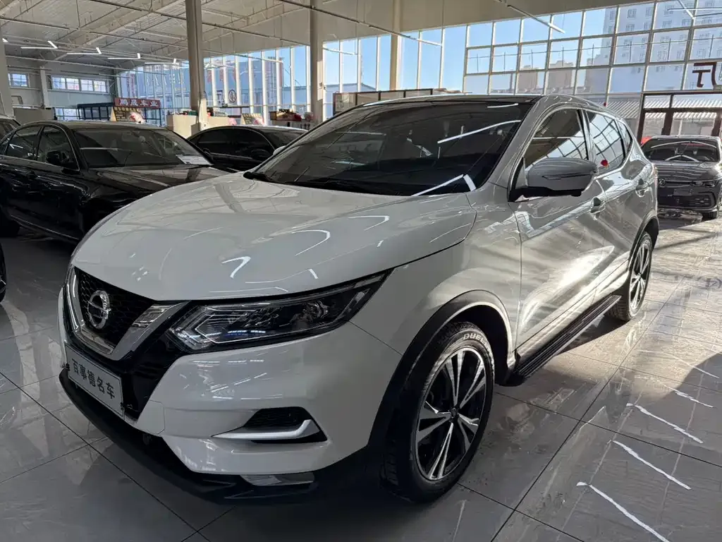 Nissan Qashqai — фото 1