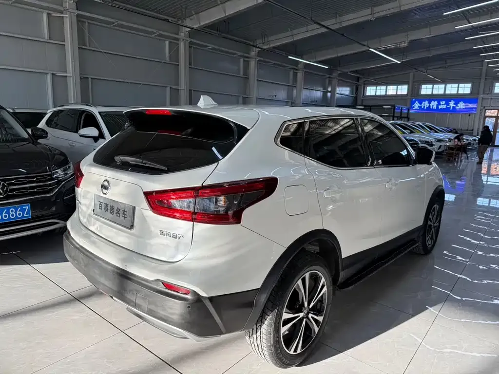 Nissan Qashqai — фото 7