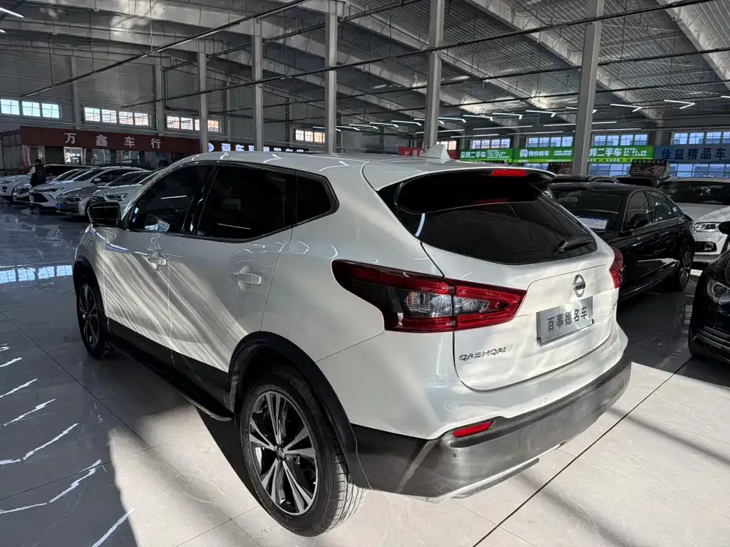 Nissan Qashqai — фото 9