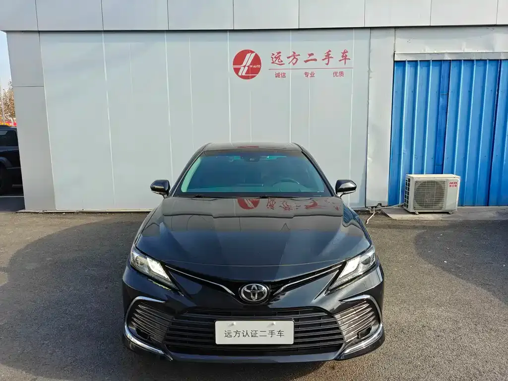 Toyota Camry — фото 2