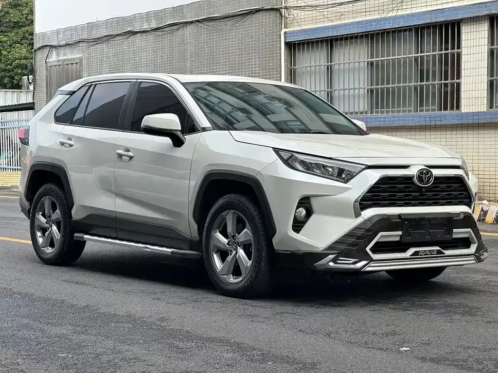Toyota RAV4 — фото 3