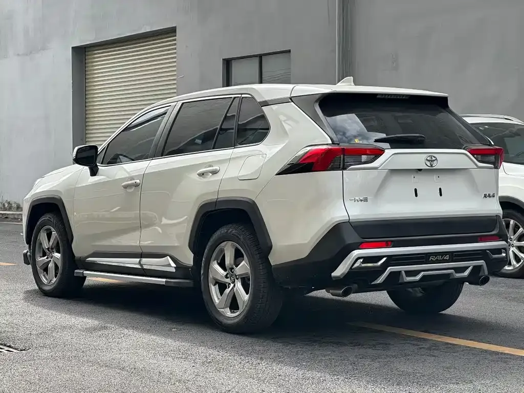 Toyota RAV4 — фото 4