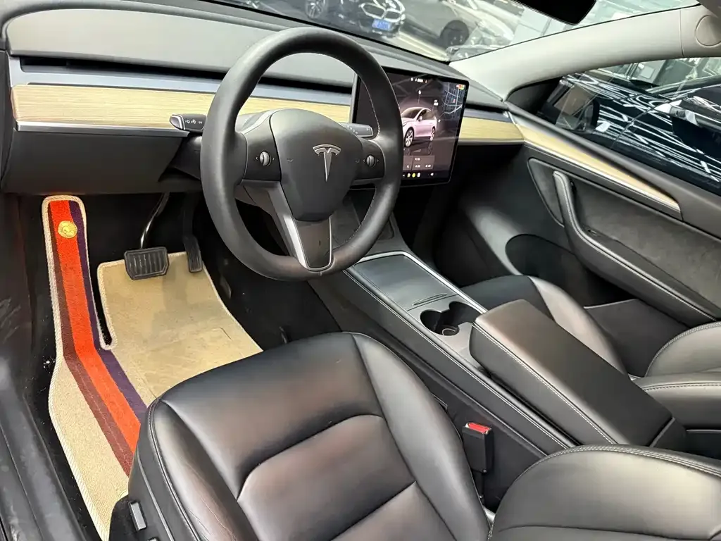 Tesla Model Y — фото 6