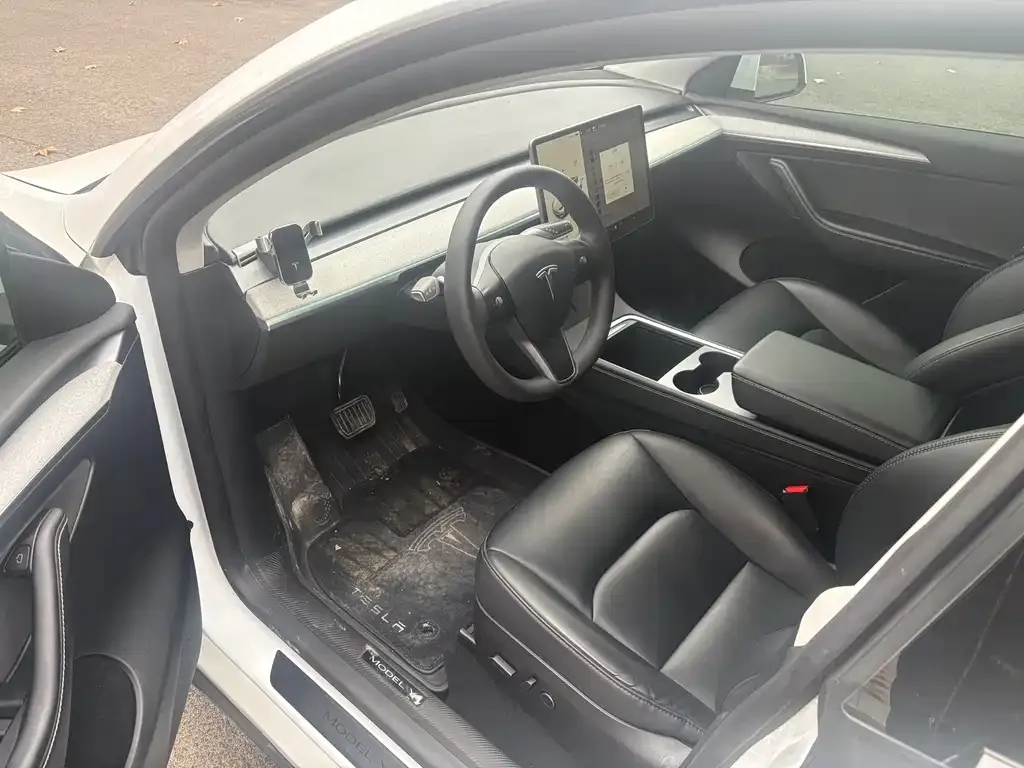 Tesla Model Y — фото 4