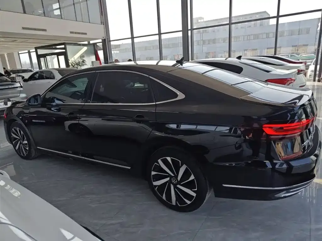 Volkswagen Passat — фото 9