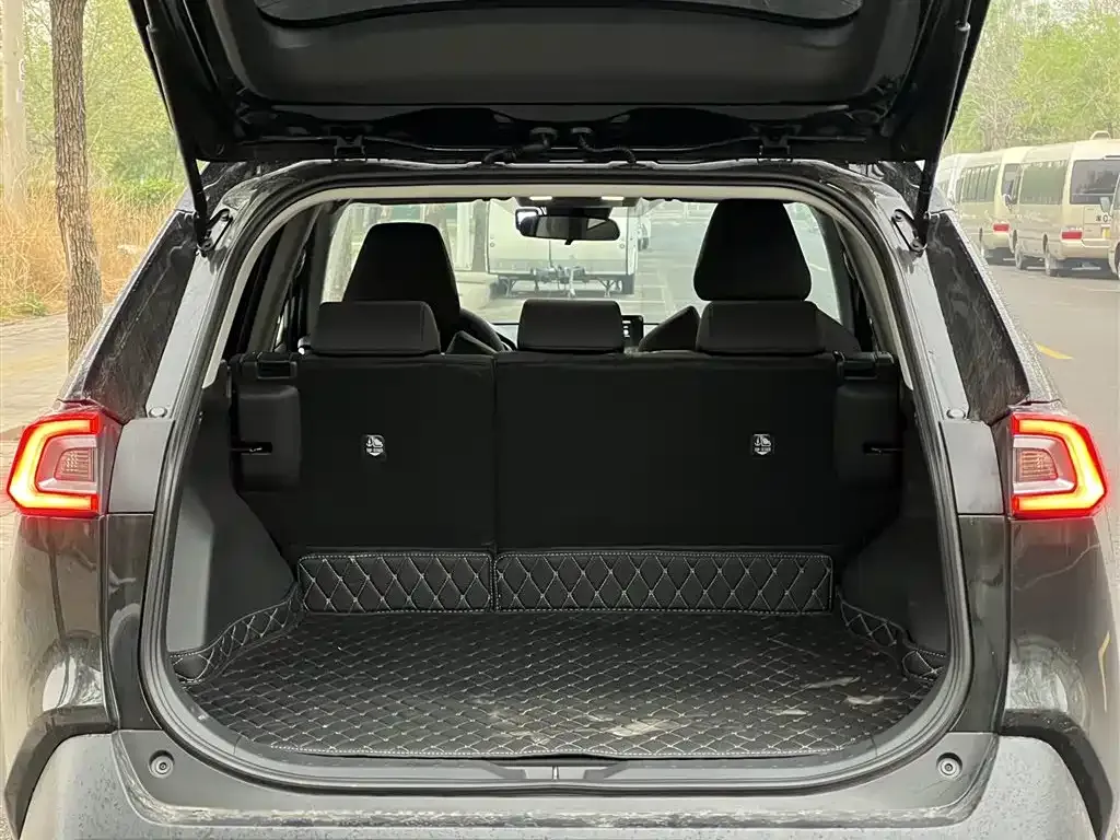 Toyota Wildlander — фото 10